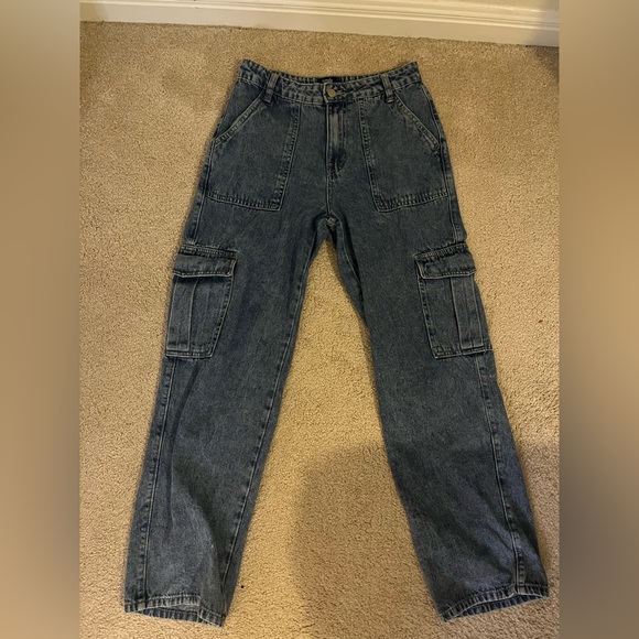 Denim - Cargo Jeans 
Size 5/27
